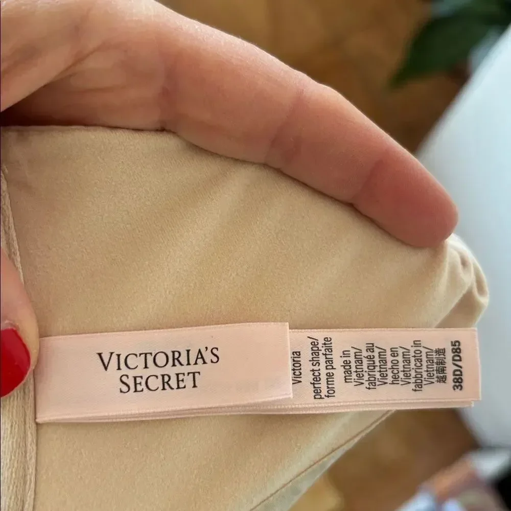 Victoria’s Secret “Body by Victoria” Perfect Shape Front Clasp Tan Bra Size 38D